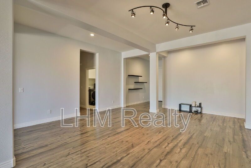 *Coming Soon* Luxurious 4 Bedroom Home with Pool, Fireplace, and Wine Cooler in Peoria, AZ property image