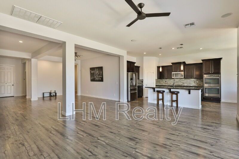 *Coming Soon* Luxurious 4 Bedroom Home with Pool, Fireplace, and Wine Cooler in Peoria, AZ property image