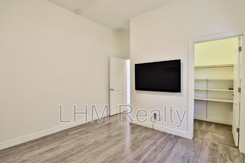 *Coming Soon* Luxurious 4 Bedroom Home with Pool, Fireplace, and Wine Cooler in Peoria, AZ property image