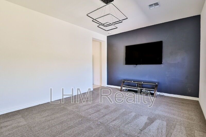 *Coming Soon* Luxurious 4 Bedroom Home with Pool, Fireplace, and Wine Cooler in Peoria, AZ property image