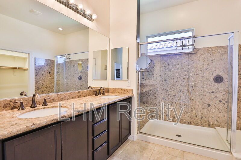 *Coming Soon* Luxurious 4 Bedroom Home with Pool, Fireplace, and Wine Cooler in Peoria, AZ property image